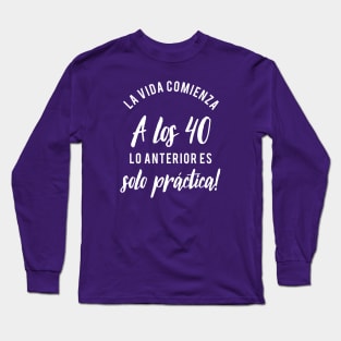 La vida comienza a los 40, lo anterior es solo práctica Long Sleeve T-Shirt